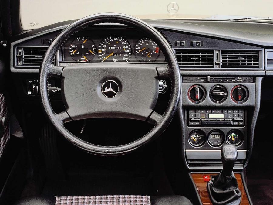  Mercedes-Benz 190 E 2.3-16 1984 года  (фото 25 из 27)